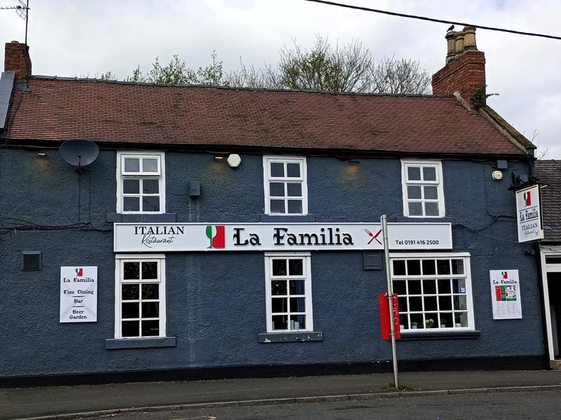 La Familia. (Pub, Key). Published on 22-04-2026