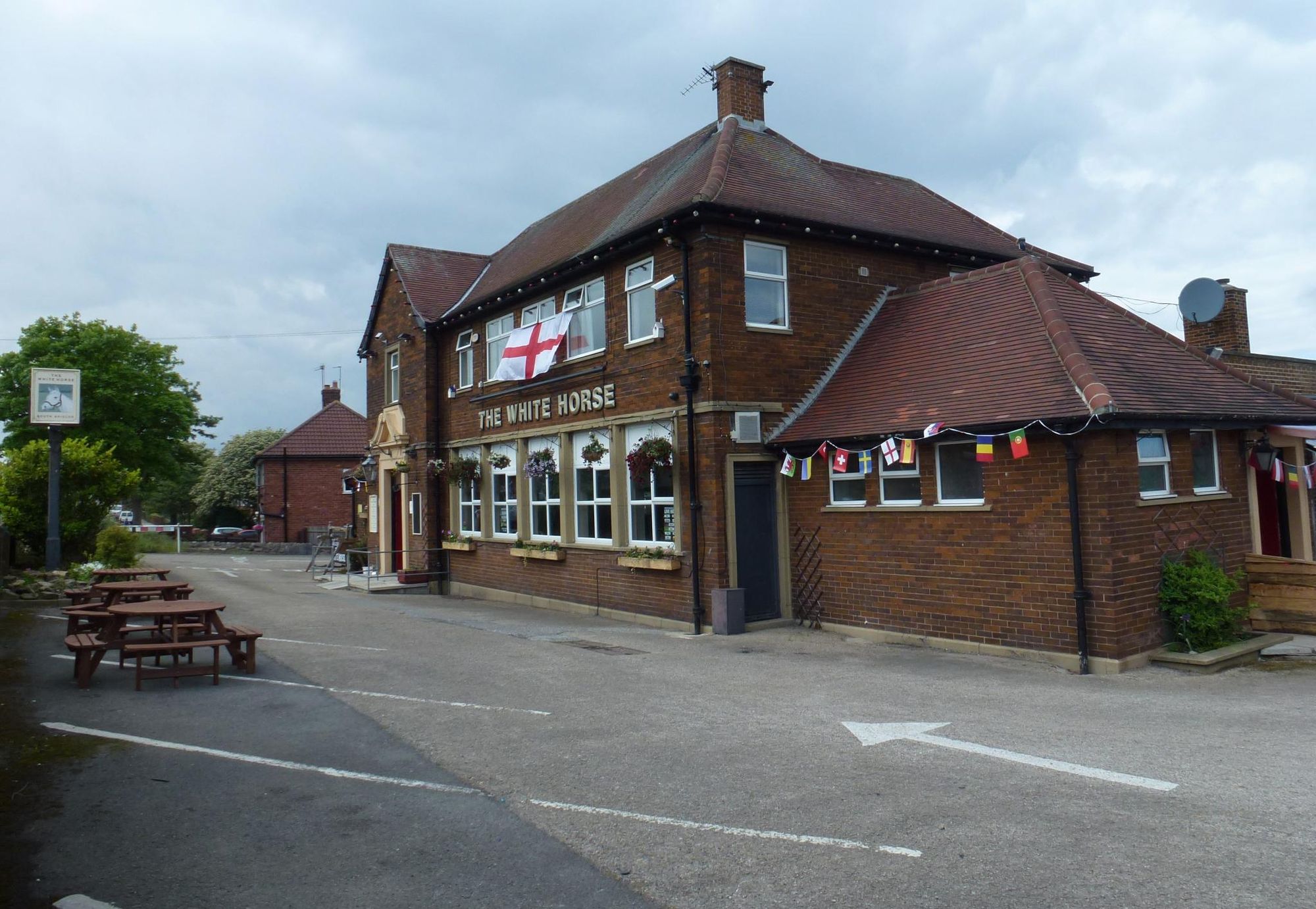 White Horse. (Pub, Key). Published on 14-06-2017