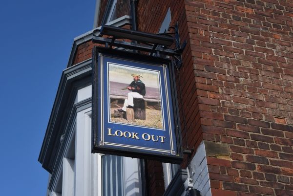 Lookout. (Sign). Published on 27-10-2024