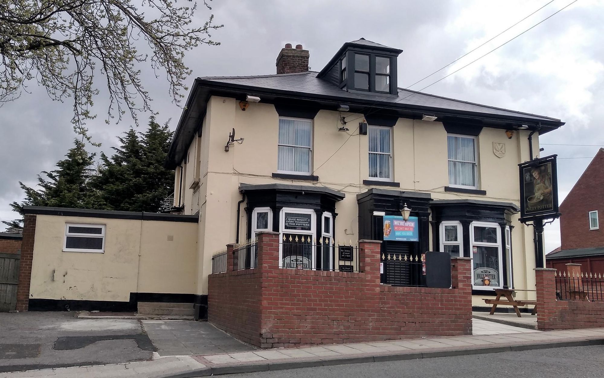 Jolly Potter. (Pub, External, Key). Published on 25-11-2021