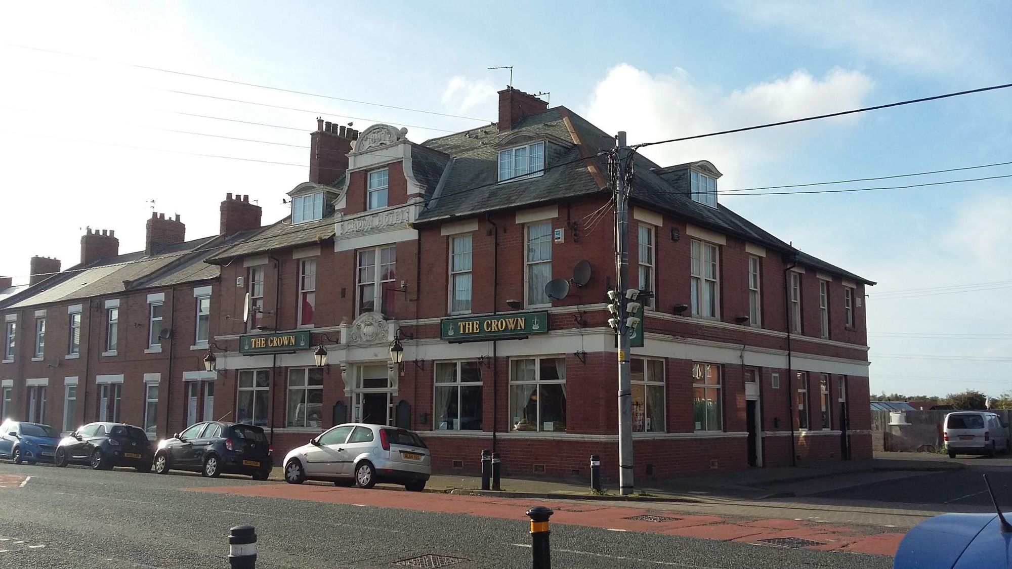 The Crown . (Pub, External, Key). Published on 10-04-2022