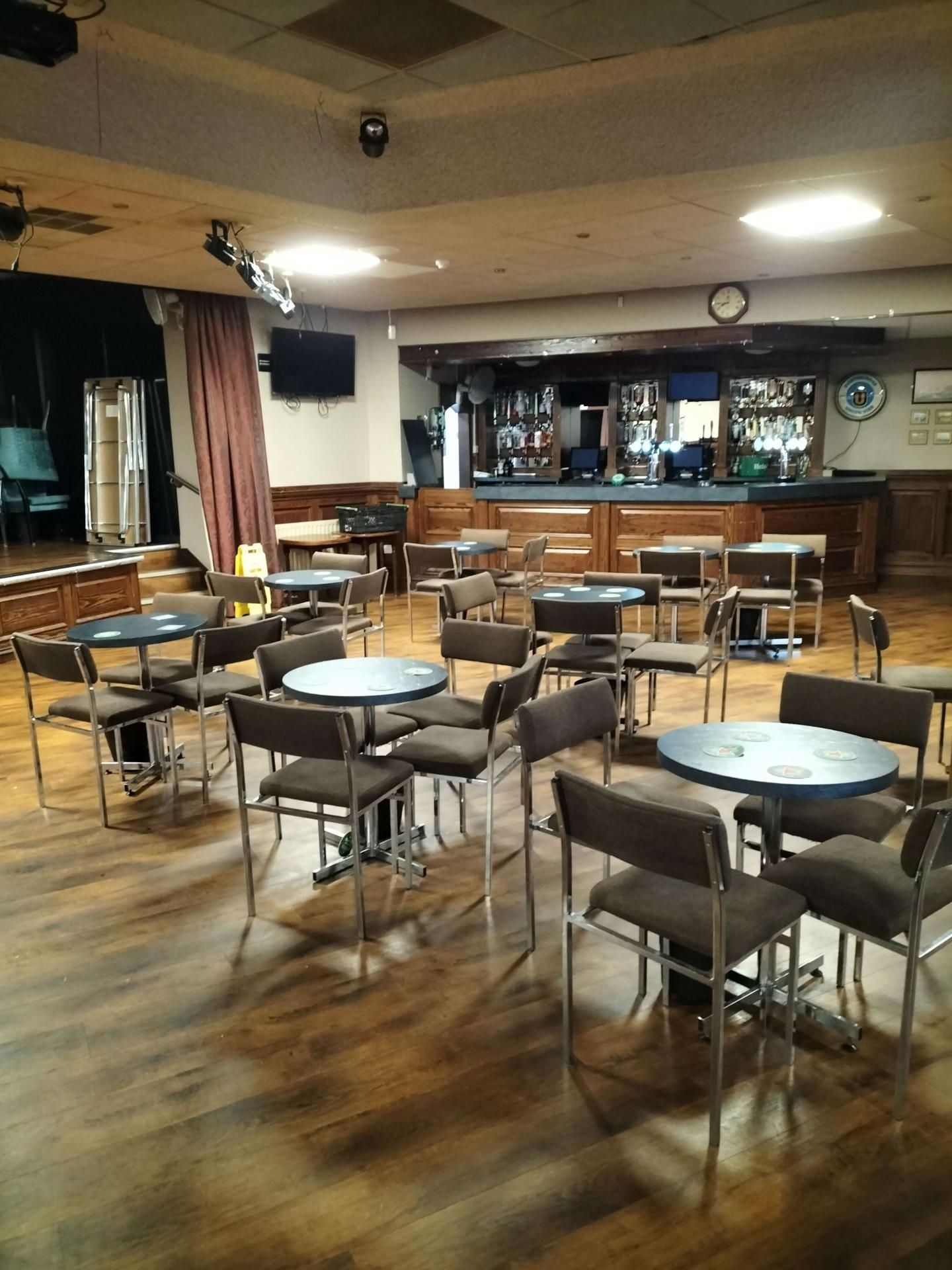 Iona club. (Bar). Published on 16-05-2026