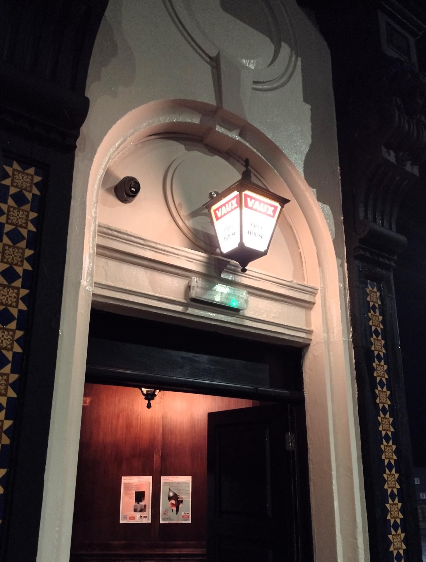 Bridge Hotel Vaults. (Sign). Published on 24-11-2024