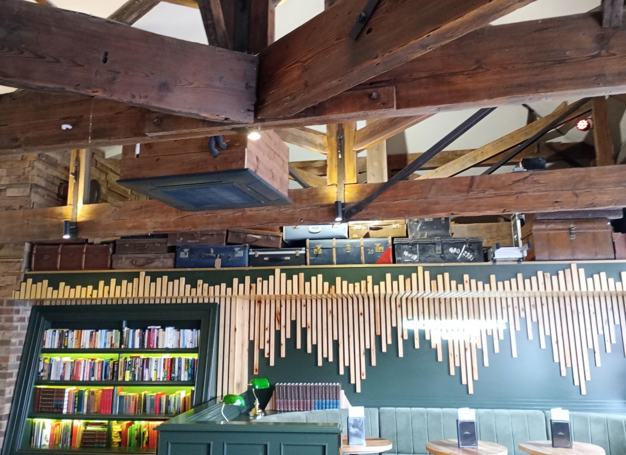 3 Stories. (Bar). Published on 18-09-2025