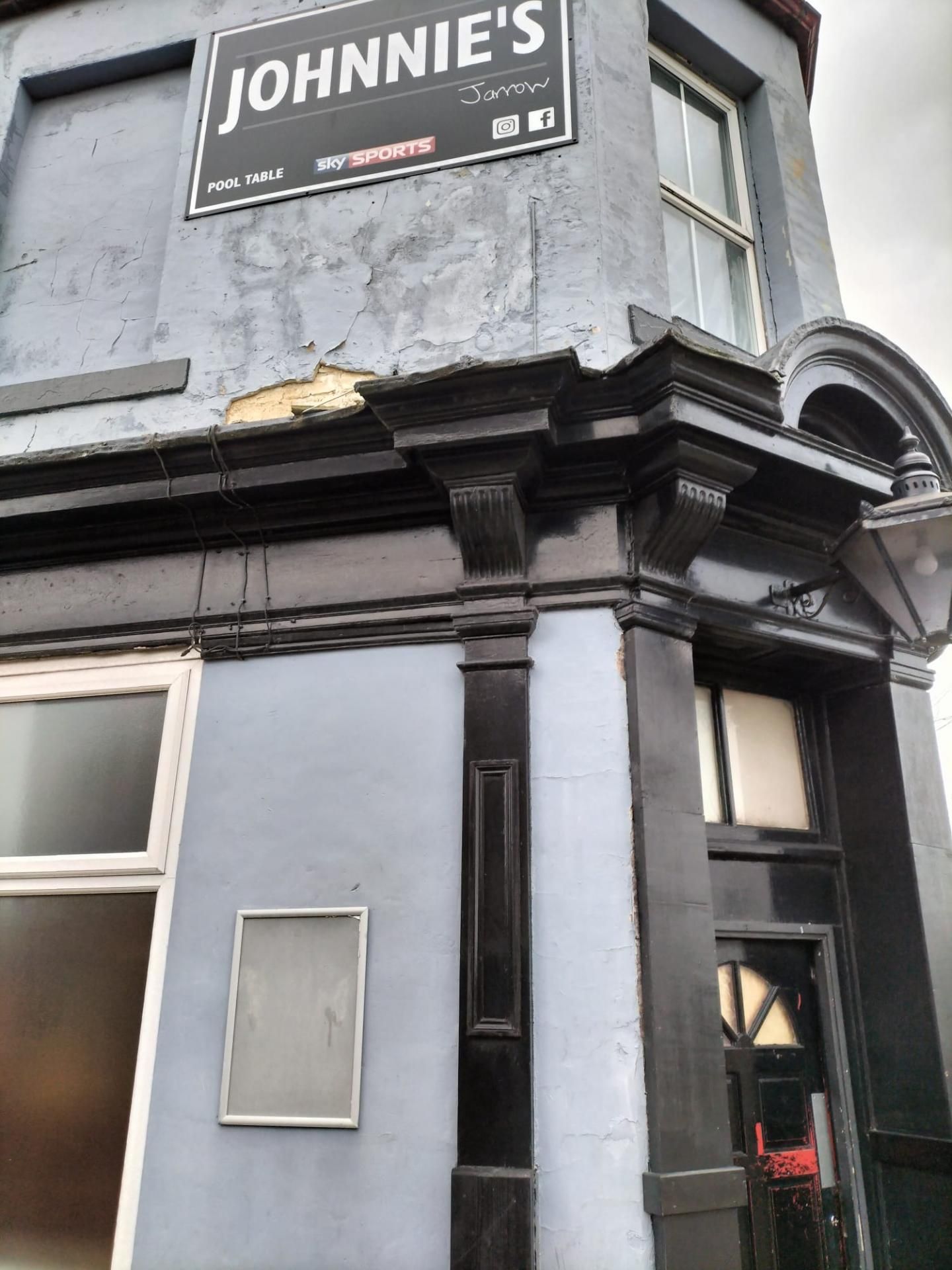 Johnnies. (Pub, Sign). Published on 18-02-2025