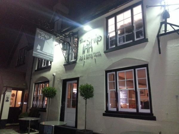 Street frontage at night. (Pub, External, Branch). Published on 06-03-2014