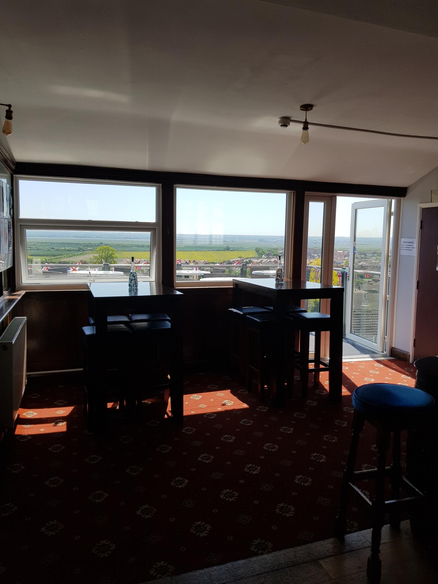 Bar with picture window view. (Bar). Published on 27-06-2025