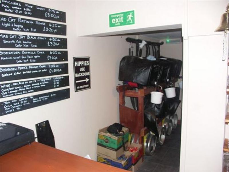 Cask ale gravity dispense stillage. (Bar). Published on 27-01-2014