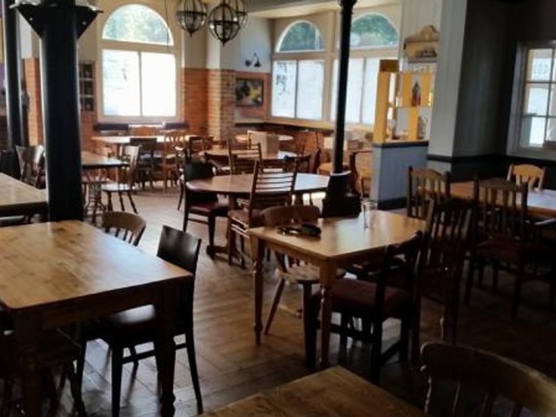(Pub, Restaurant). Published on 07-08-2016