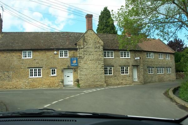 Griffin's Head N Compton. (Pub). Published on 06-08-2013
