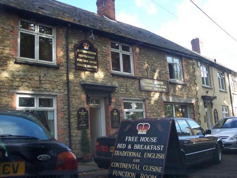 Crown Sherborne. (Pub). Published on 28-12-2013
