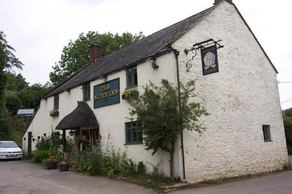 Mitre Sandford Orcas. (Pub). Published on 02-08-2013