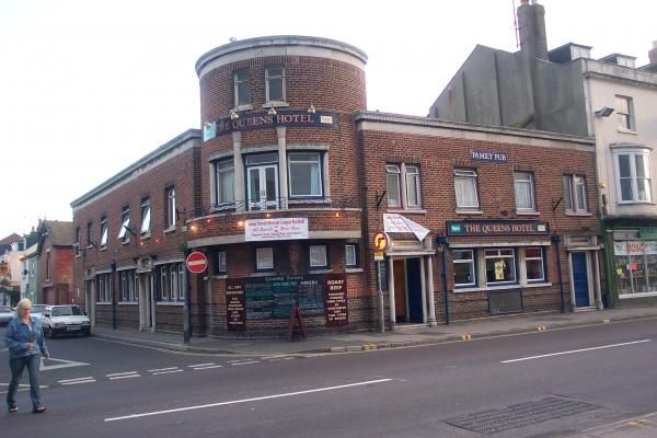 Queens Weymouth. (Pub). Published on 20-06-2013
