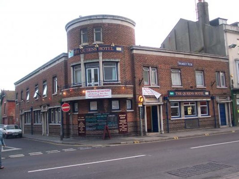 Queens Weymouth. (Pub). Published on 20-06-2013