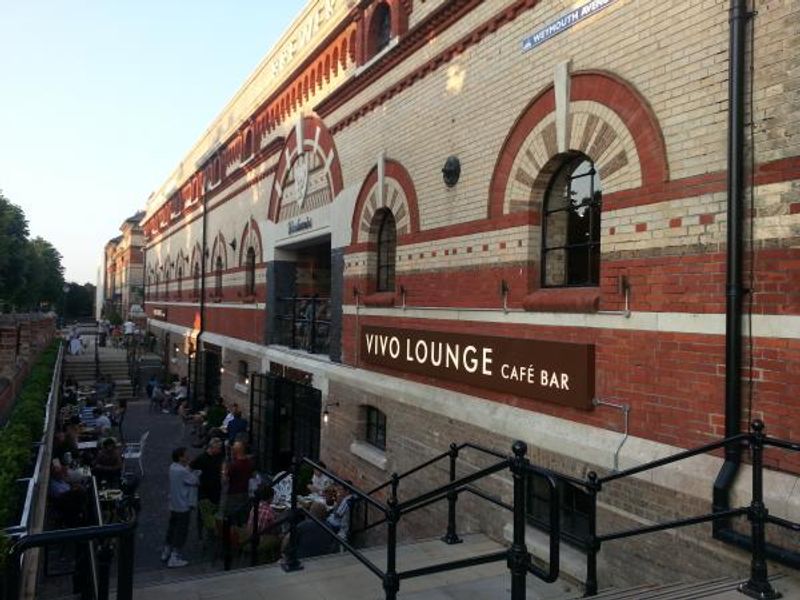 Vivo Lounge Dorchester 2013. (Pub). Published on 13-08-2013