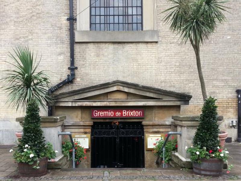 Gremio de Brixton, SW2. (Pub, External, Key). Published on 01-10-2014