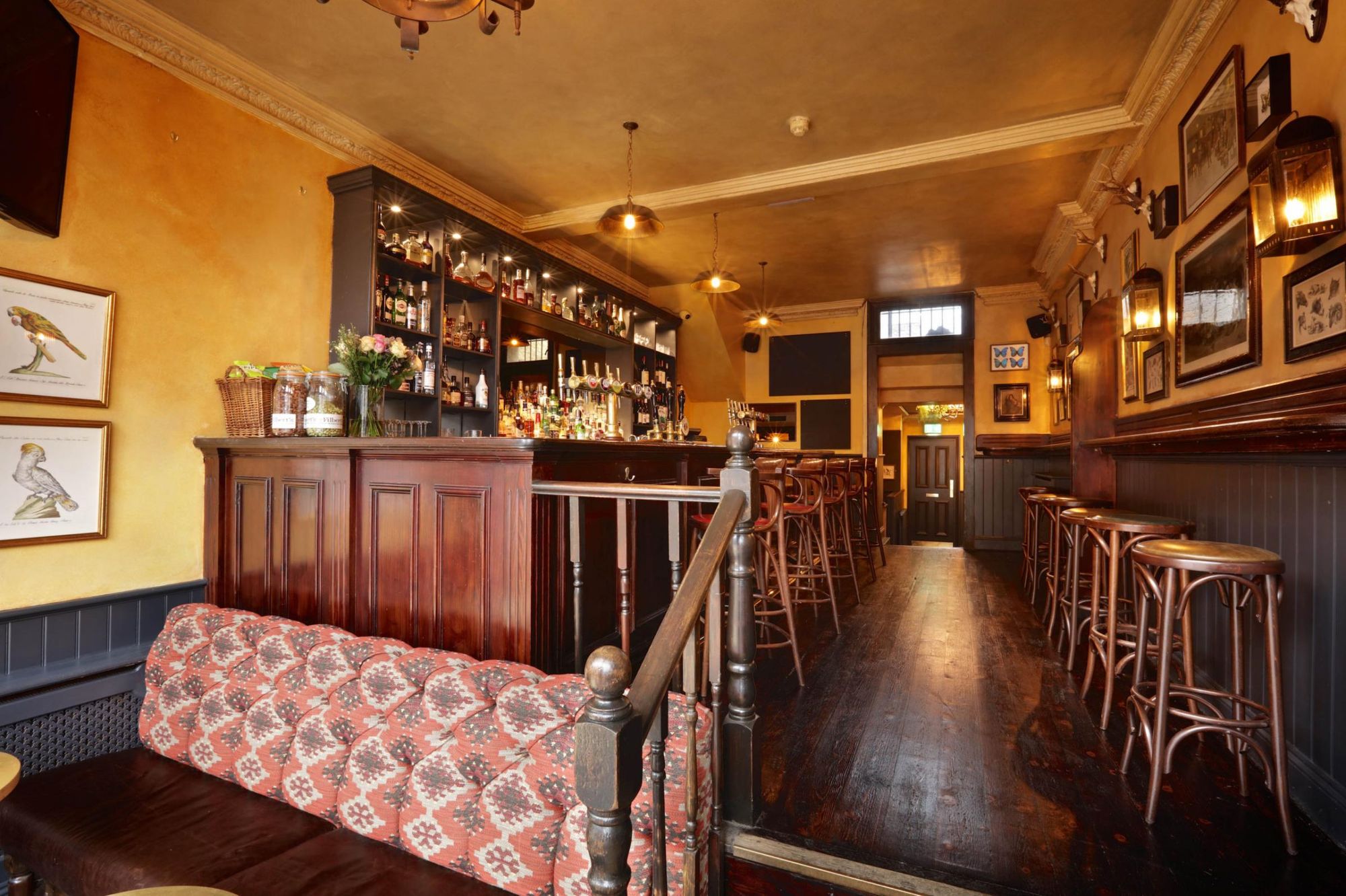(c) Three Cheers Pub Co. Entrance to The Abbeville in Clapham.. (Pub, Bar). Published on 16-11-2021