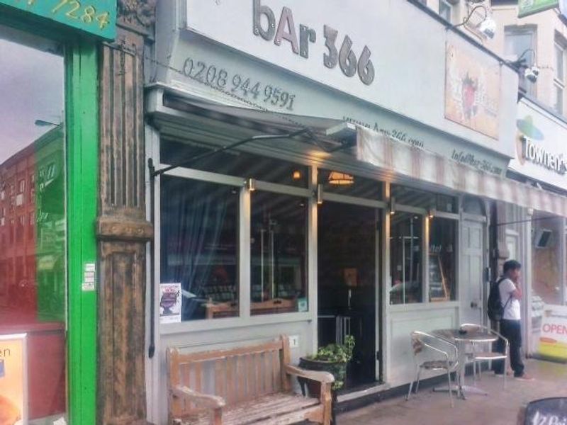 bAr 366 Earlsfield SW18. (Pub, External, Key). Published on 08-07-2014
