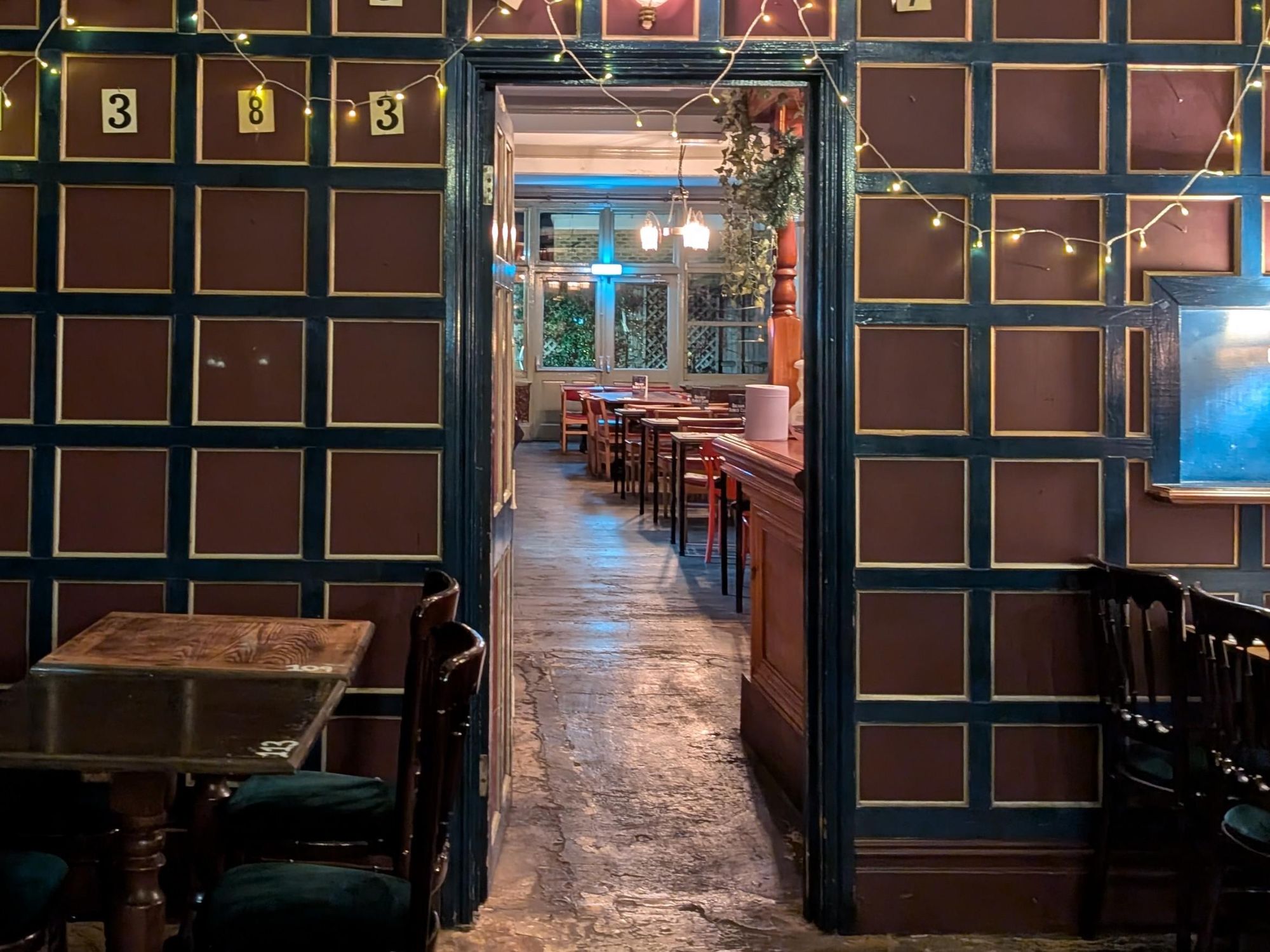 View from front bar to the back bar. (Pub). Published on 02-01-2025