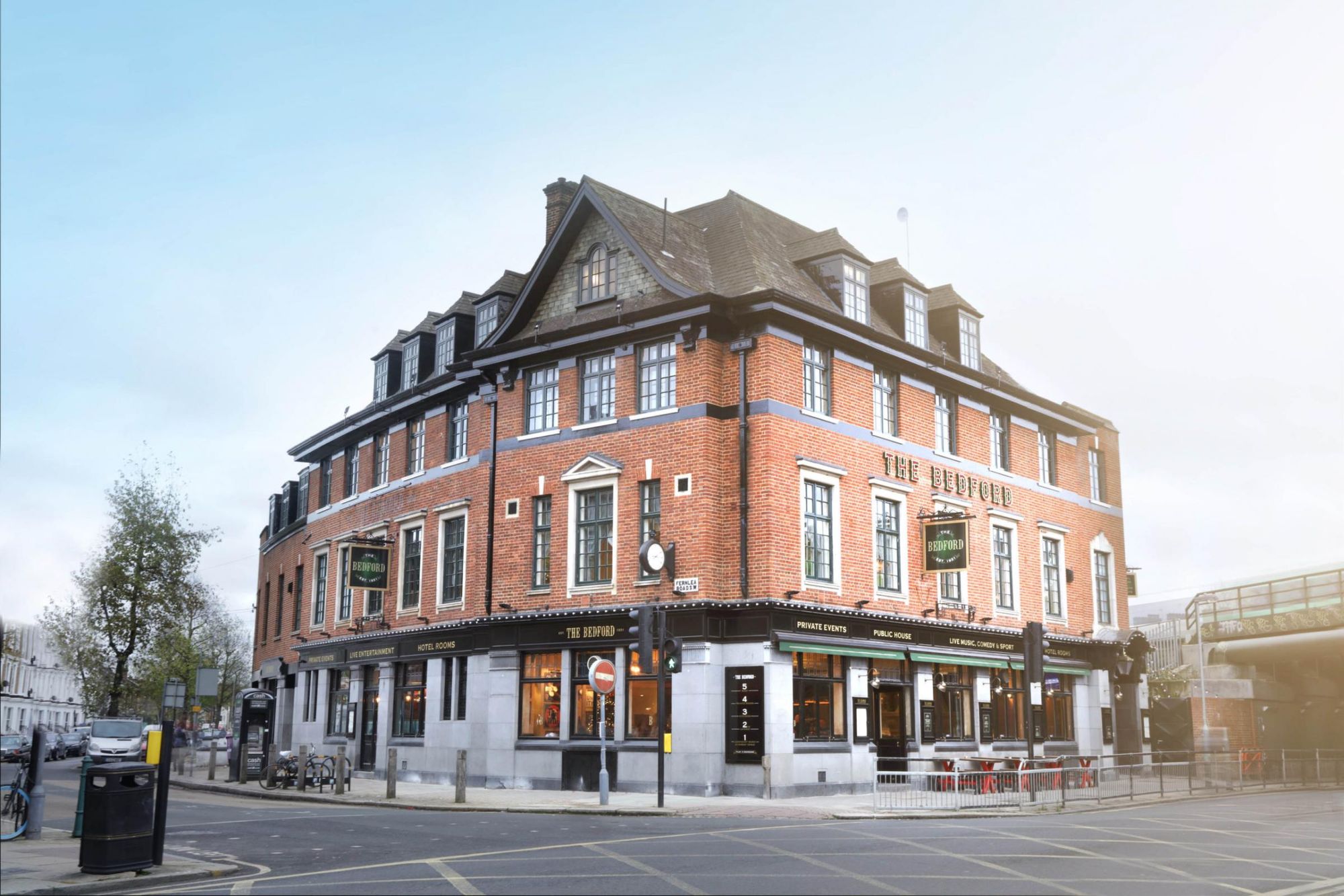 (c) Johnny Stephens. (Pub, External). Published on 16-11-2021