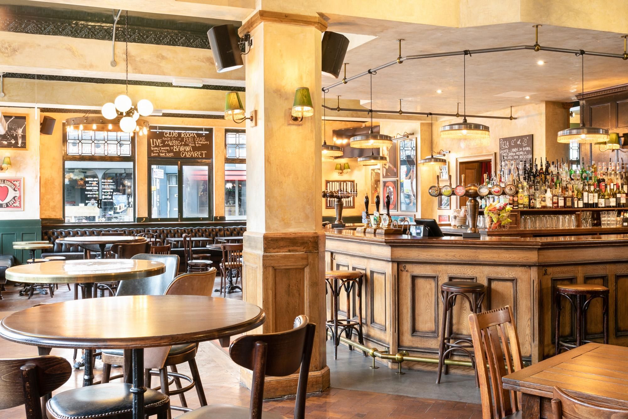 (c) Johnny Stephens. (Pub, Bar). Published on 16-11-2021