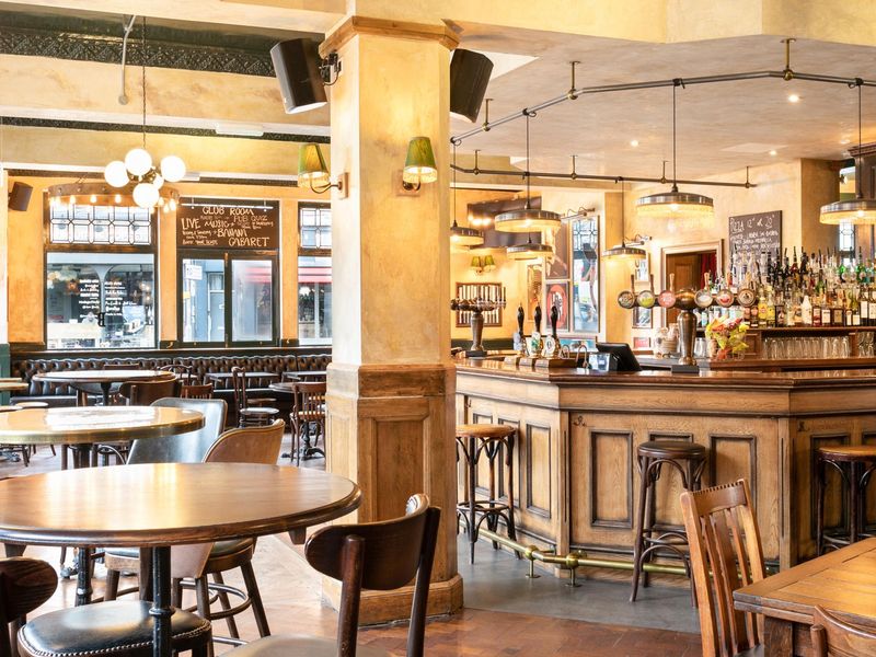 (c) Johnny Stephens. (Pub, Bar). Published on 16-11-2021 