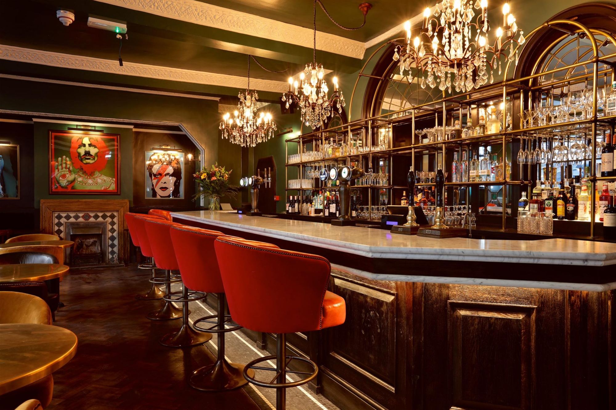 (c) Johnny Stephens. (Pub, Bar). Published on 16-11-2021