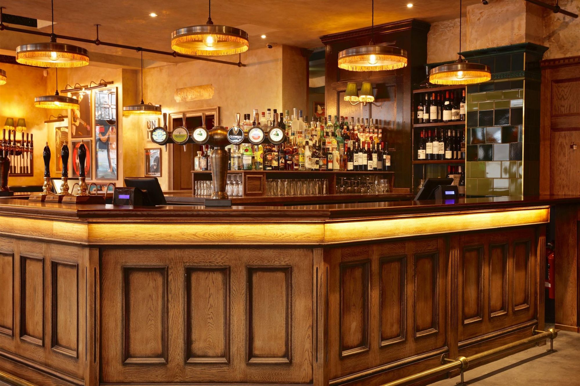 (c) Johnny Stephens. (Pub, Bar). Published on 16-11-2021