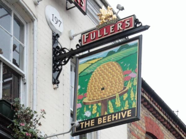 Beehive SW11 sign. (Pub, External, Sign). Published on 08-09-2013