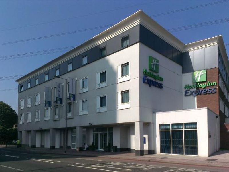 Holiday Inn Express. Colliers Wood SW19. (Pub, External, Key). Published on 23-09-2013