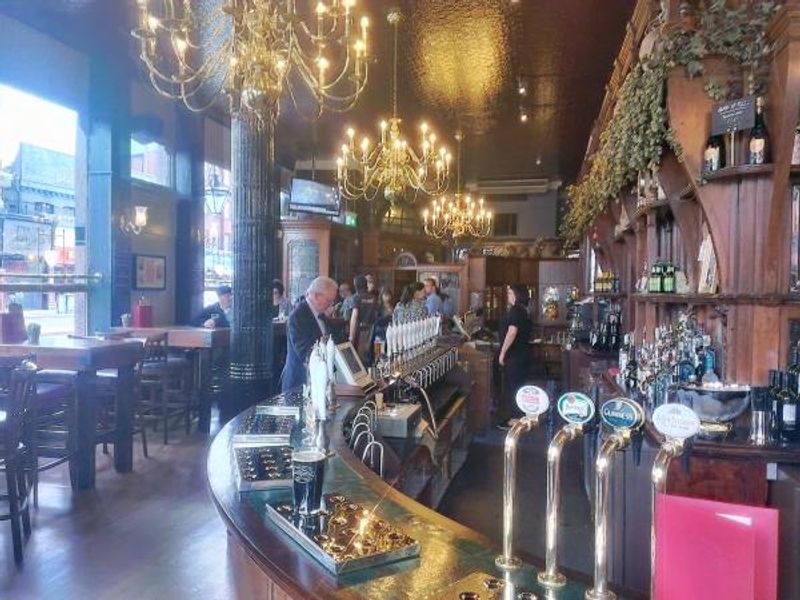 Falcon SW11 Main Bar. (Pub, Bar, Customers). Published on 15-05-2014 