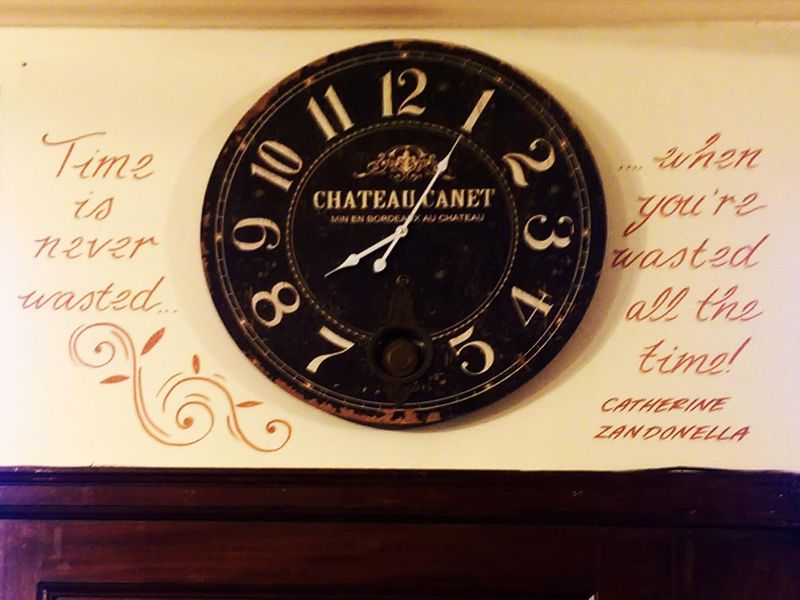 Flanagans of Battersea - Clock with motto - 20150827. (Pub, Bar). Published on 02-02-2017