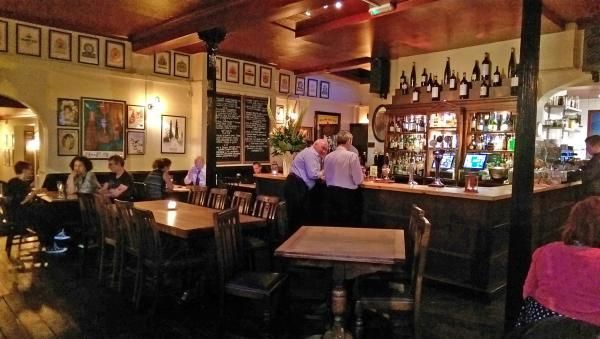 Fox & Hounds SW11 interior in the evening. (Pub, Bar). Published on 26-06-2015