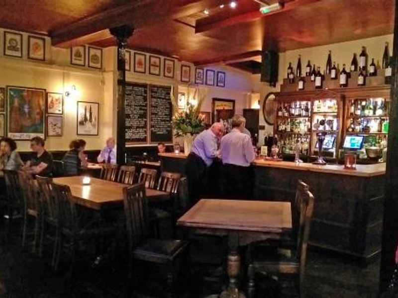 Fox & Hounds SW11 interior in the evening. (Pub, Bar). Published on 26-06-2015