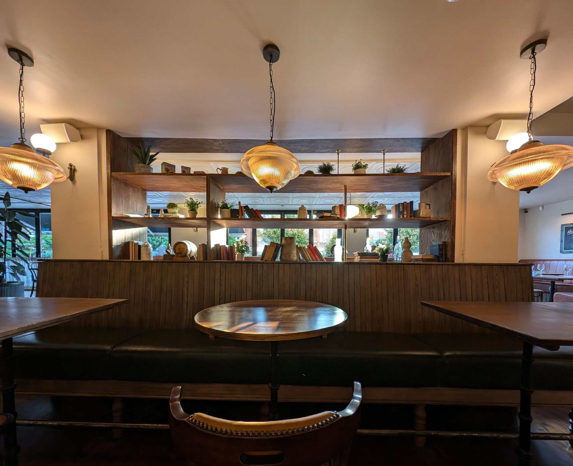 Apollo front bar - 2024-06-24. (Pub, Bar). Published on 24-06-2024