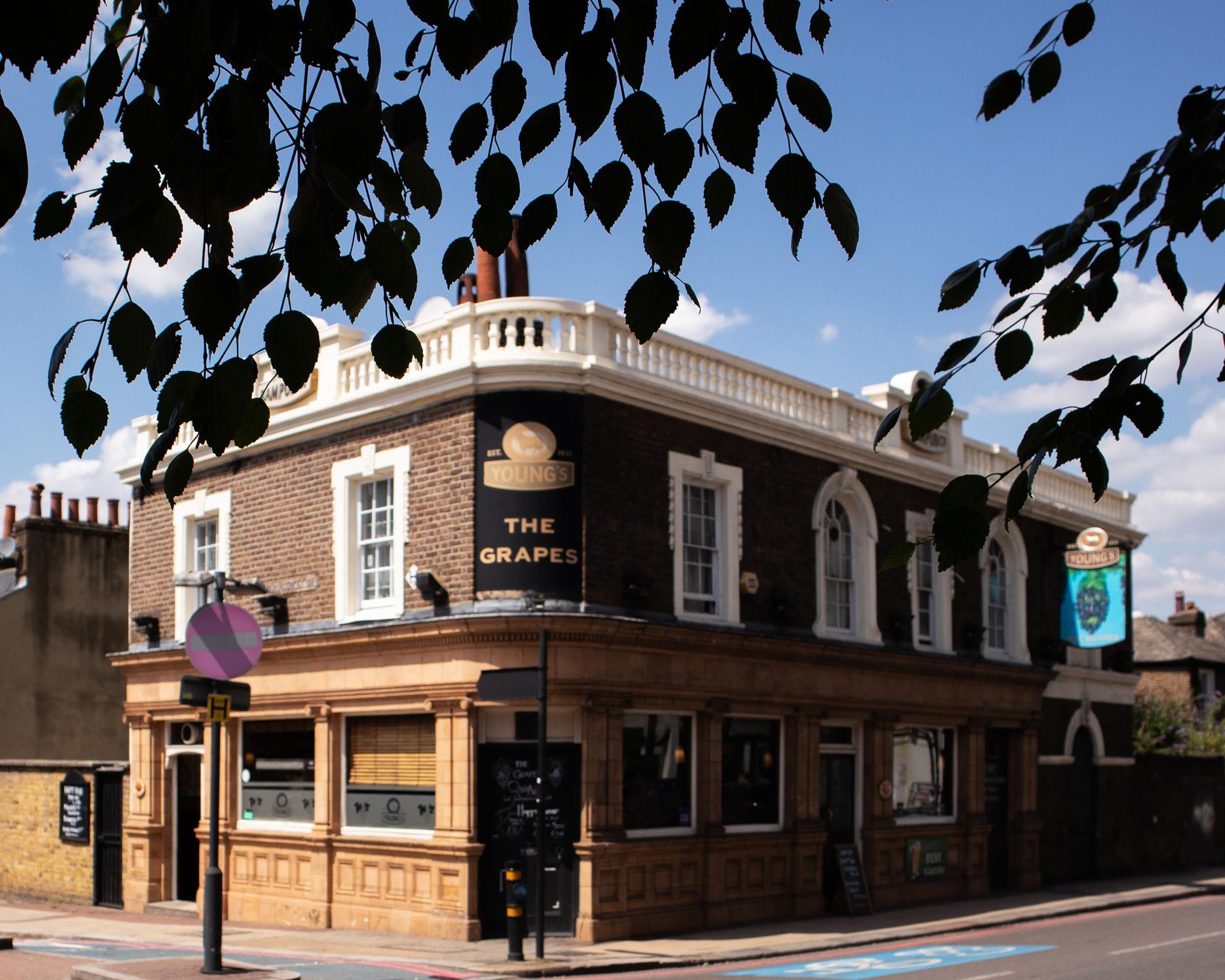 Grapes SW18 - 20190716. (Pub, External, Key). Published on 17-07-2019