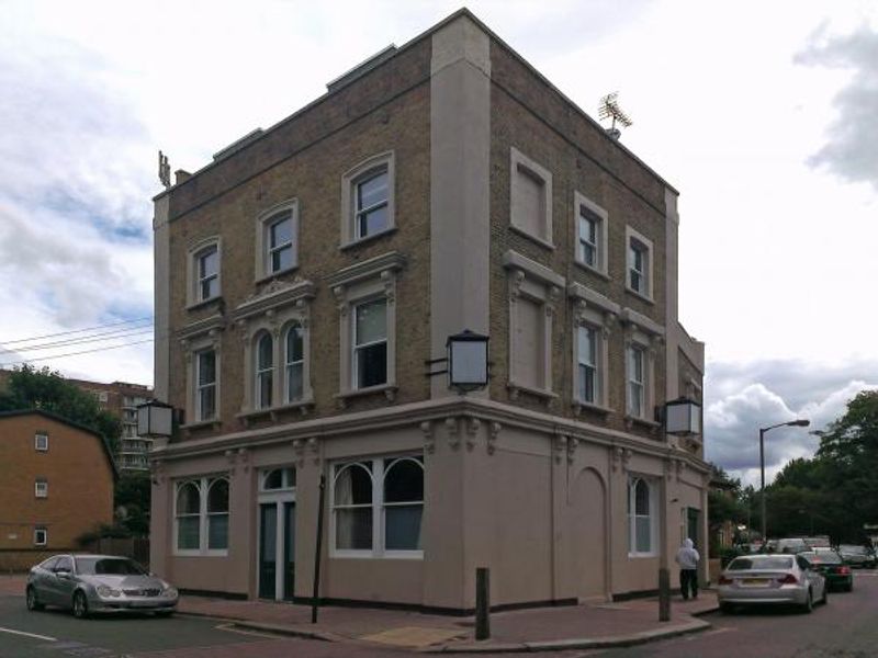 The former Haberdashers Arms SW11 in September 2013. (Pub, External). Published on 09-09-2013