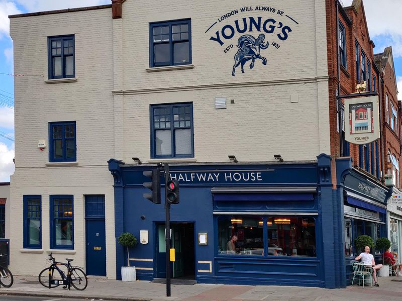 Halfway House 2022-08-23. (Pub, External, Key). Published on 08-01-2025