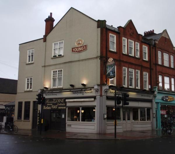 Halfway House, Earlsfield SW18. (Pub, External). Published on 25-01-2014