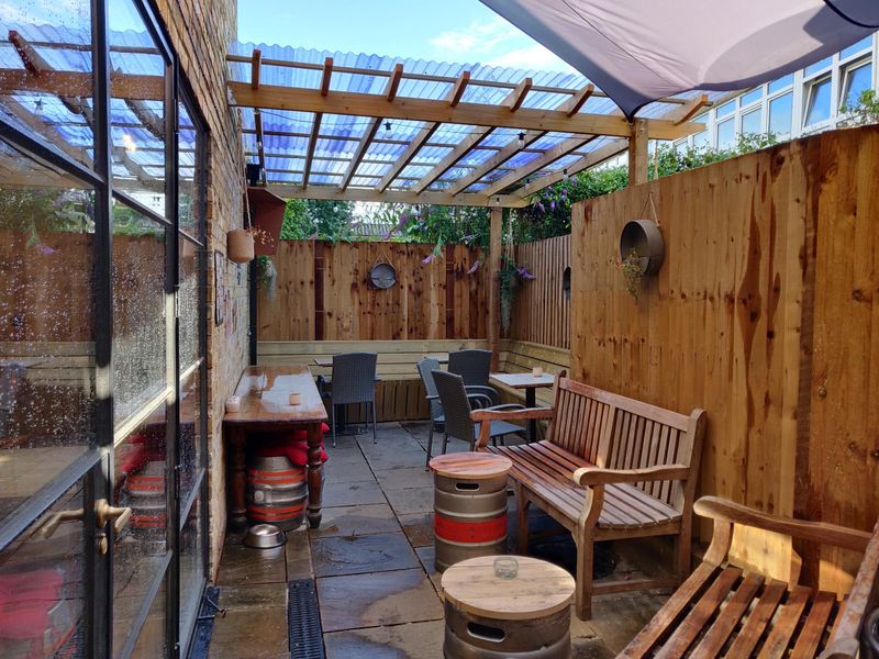 Bricklayer's Arms Patio area. (Pub). Published on 28-07-2021