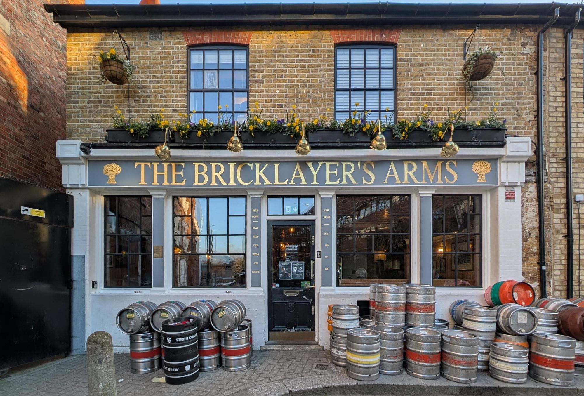 Main pub. (Pub, External, Key). Published on 11-03-2025