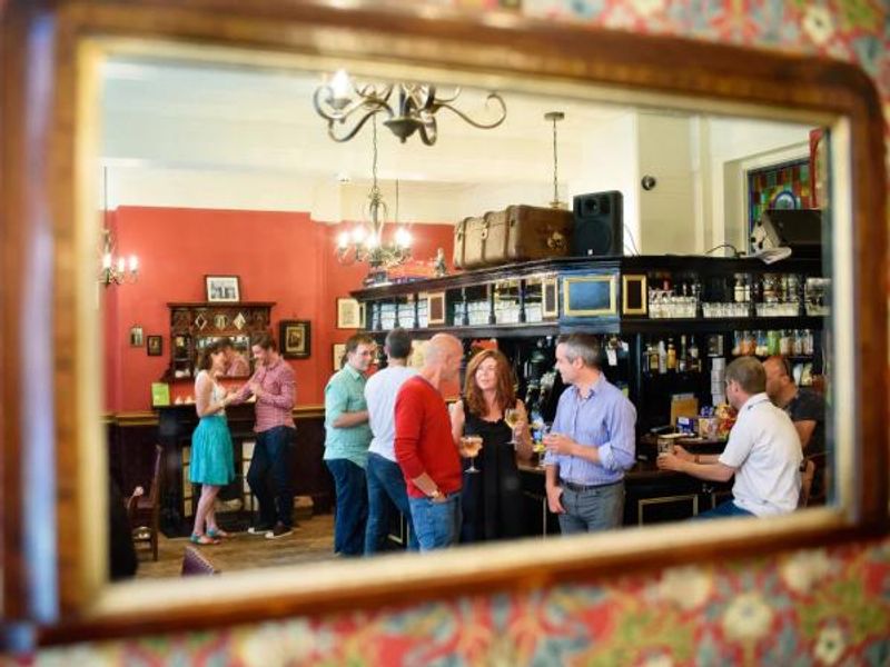 Cat's Back SW18 - 201506 - Interior customers. (Pub, Bar, Customers). Published on 18-09-2015 
