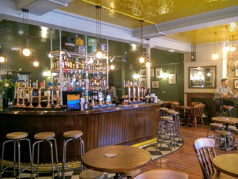 (Pub, Bar). Published on 20-10-2016 