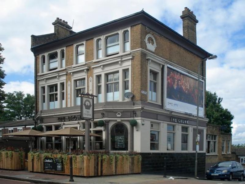 Crown, Lavender Hill, Battersea SW11. (External, Sign, Key). Published on 23-09-2013