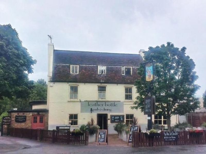 Leather Bottle SW17. (Pub, External, Key). Published on 08-07-2014
