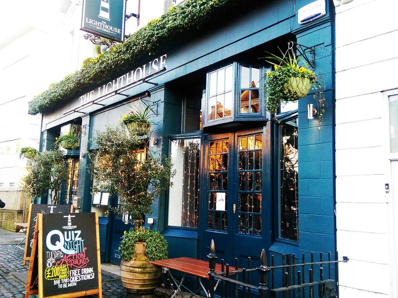 Lighthouse SW11 - 20170124. (Pub, External). Published on 02-02-2017