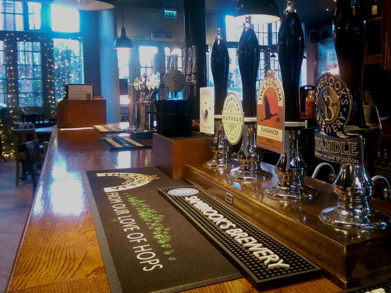Lighthouse SW11 - bar - handpumps - 20170124. (Pub, Bar). Published on 02-02-2017