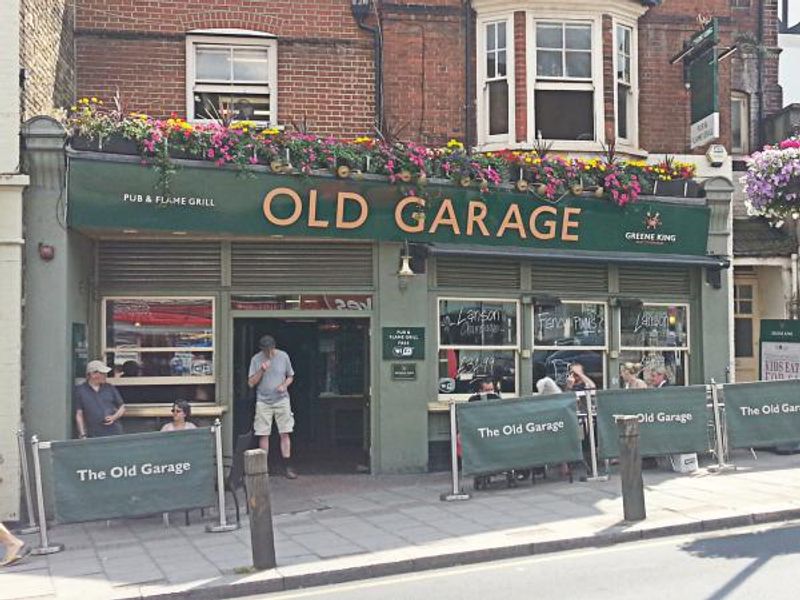 Old Garage, Soutjfields SW18. (Pub, External). Published on 01-08-2014