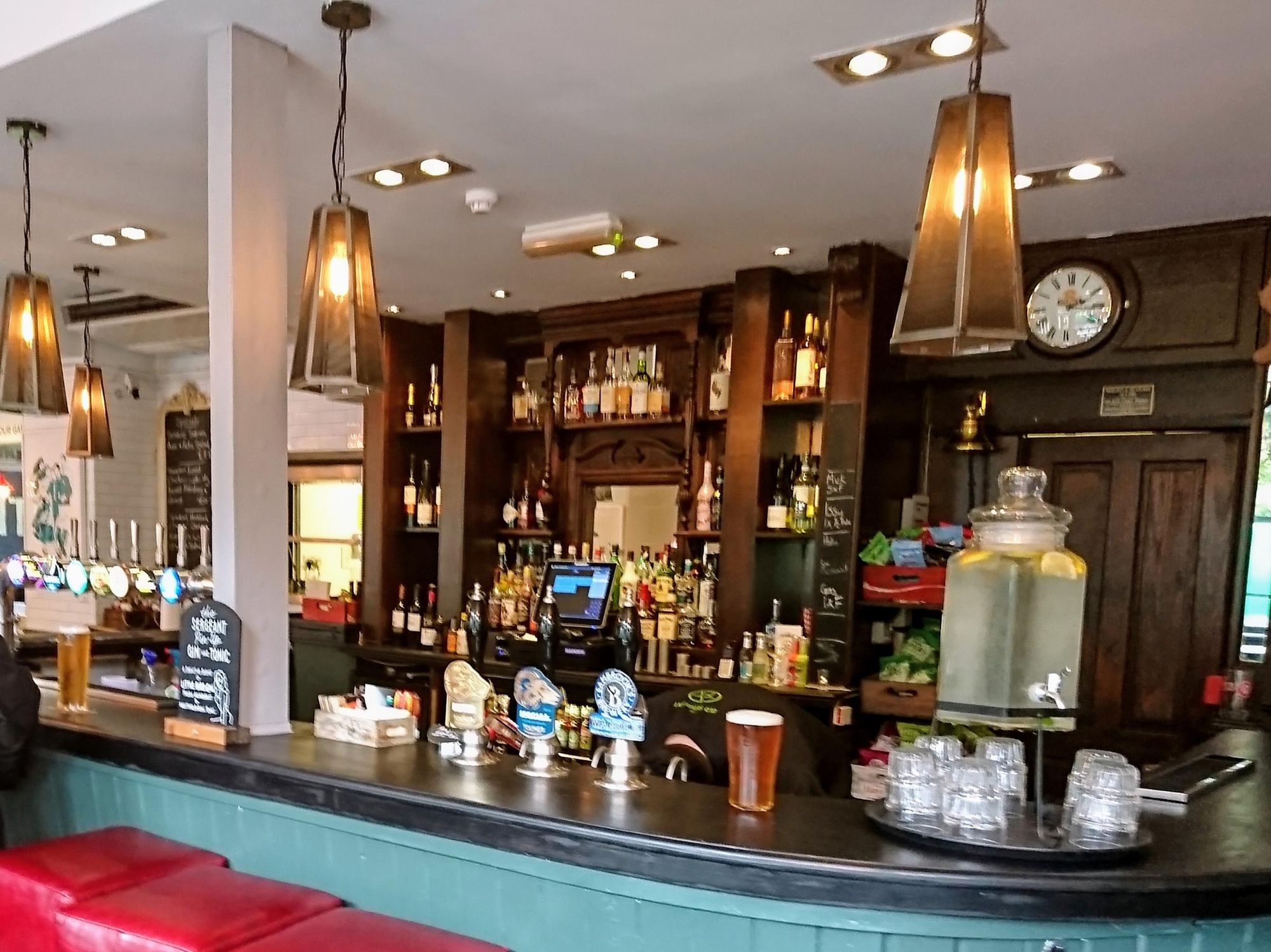 (Pub, Bar). Published on 13-08-2018