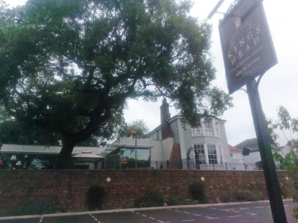 King's Head Roehampton SW15 with pub sign. (Pub, External, Sign). Published on 10-07-2014